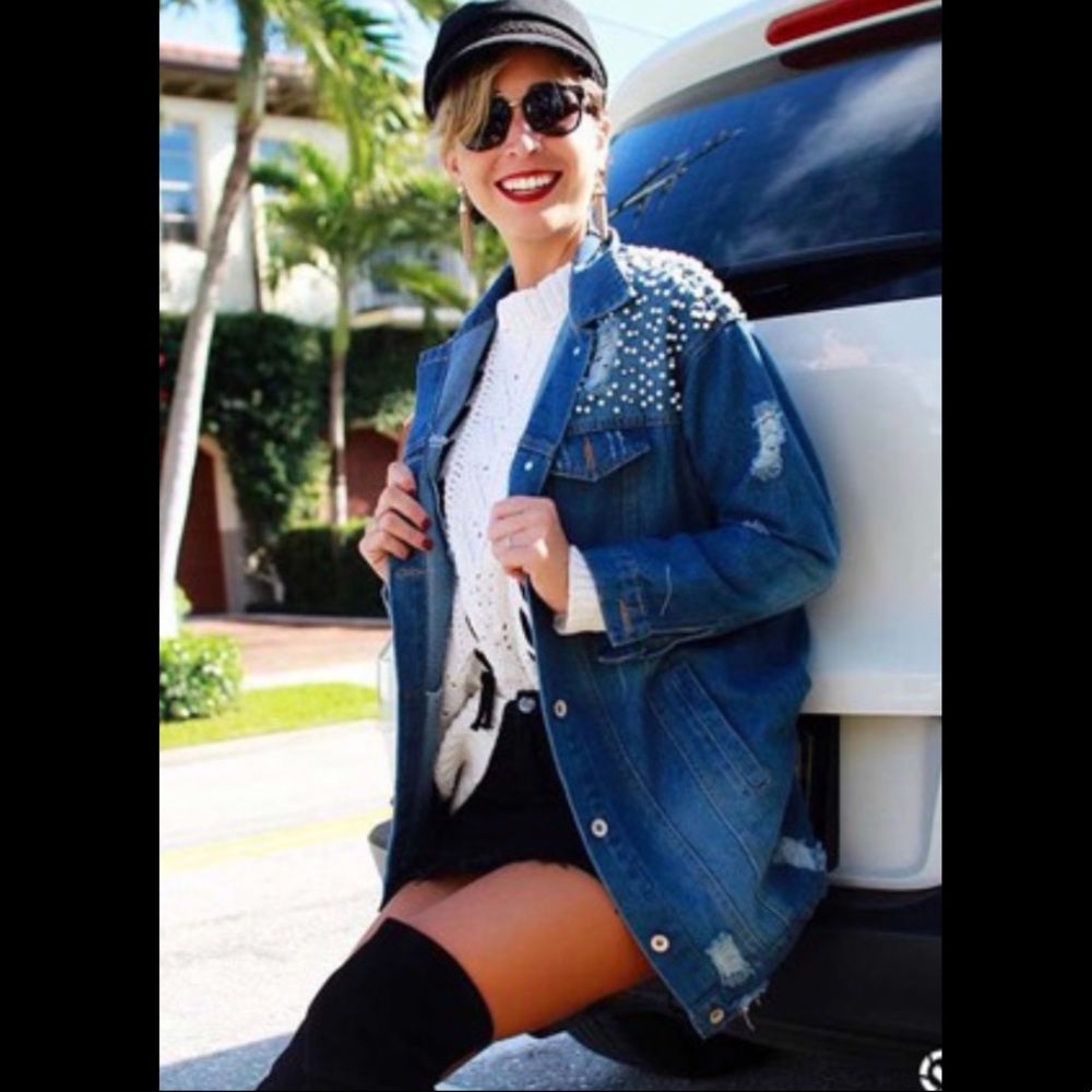 ‫Versatile Pearl Frayed Bleach Wash Denim Jacket